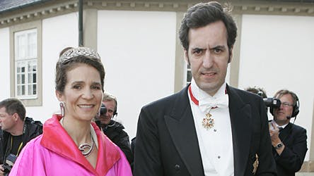 Prinsesse Elena og ægtemanden Jamie mens alt stadig var fryd og gammen, til kronprinsparrets bryllup på Fredensborg 14. maj 2004.
