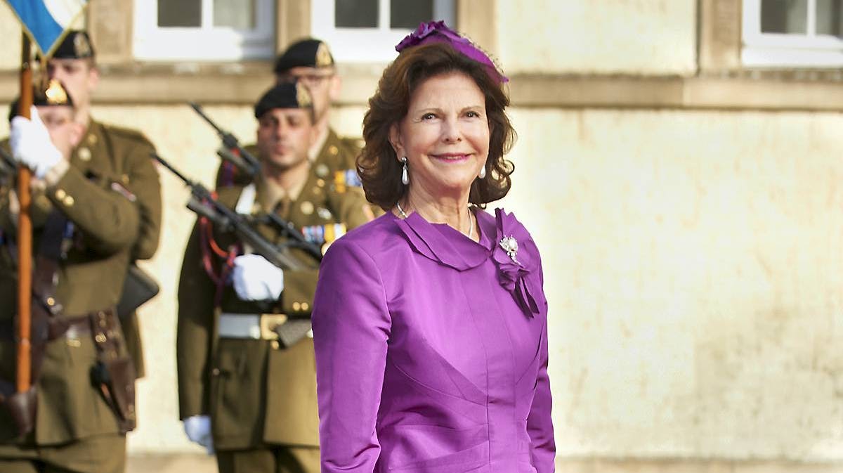 Dronning Silvia har i denne uge smidt festtøjet til fordel for skitøjet. Her er hun fotograferet ved bryllup i Luxembourg i oktober.