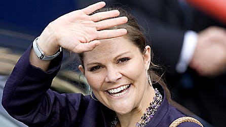 Altid smilende kronprinsesse Victoria hilste på Danmarks dynekonge under OL for handikappede.