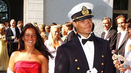 De har stadig god grund til at smile, prins carl Philip og hans 29-årige kæreste Emma. Ifølge Svensk Damtidning, er det royale kærestepar stadig sammen.