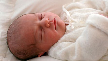https://imgix.billedbladet.dk/media/billedbladet/kongelige/nyheder/svensk-kongehus/prinsesse-estelle/2012/1/estelle-hvem-fotograf.jpg