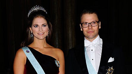 Prinsesse Madeleine og prins Daniel ankom sammen til gallamiddagen på slottet torsdag aften.