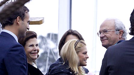 Som kongens yndling, var det næppe svært for Jonas, at få hans kommende svigerfars tilladelse til at fri til Madeleine.