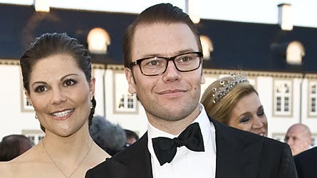 På lørdag den 19. juni bliver han gift med Victoria og får titel af hans kongelige højhed prins Daniel, hertug af Västergötland.