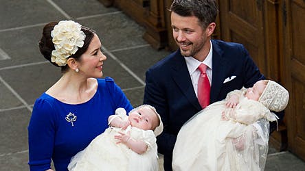 Der var stor interesse for kronprinsparret og deres tvillinger på dåbsdagen.