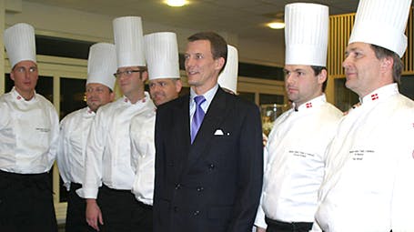 Prins Joachim er protektor for Kokkelandsholdet, der har lavet den imponerende bryllups-middag til brudeparrets knap 280 gæster. Her ses parterne sammen i en anden sammenhæng.