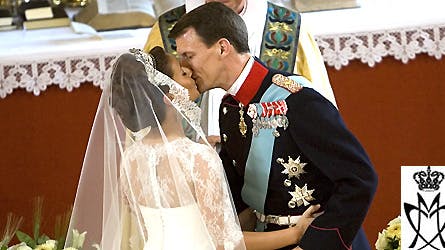 https://imgix.billedbladet.dk/media/billedbladet/kongelige/tema-bryllup/kiss.jpg