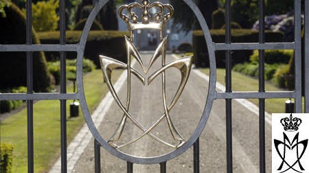 Der var livlig trafik gennem Schackenborgs porte i forbindelse med brylluppet