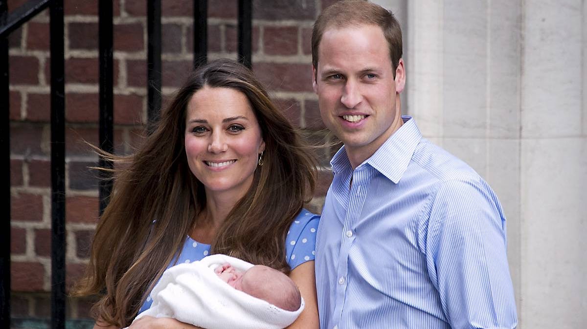 Hertuginde Catherine, prins William og sønnen prins George.