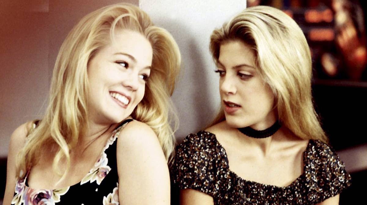 Jennie Garth og Tori Spelling i 1993.