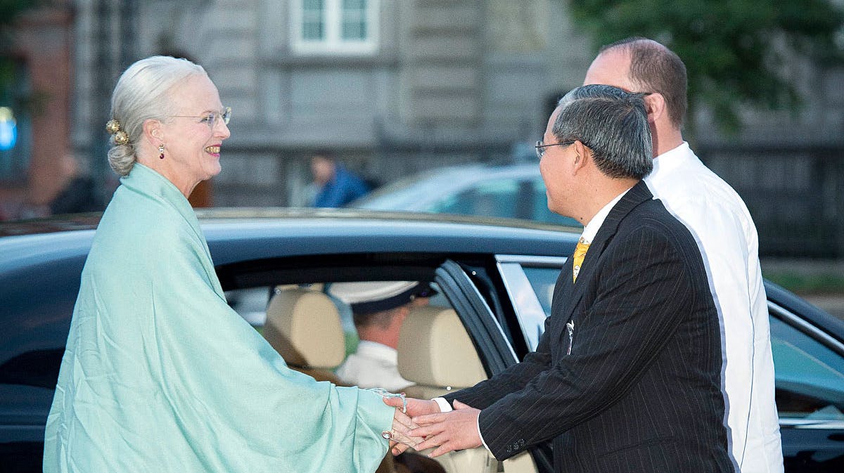 Dronning Margrethe ankommer til festen i Glyptoteket ved torsdag aftens returmiddag i København.