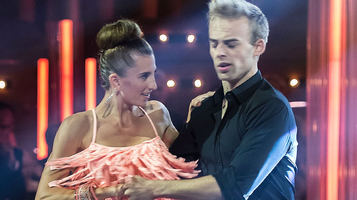 Mie Skov og Mads Vad på dansegulvet i premieren på 10.sæson af "Vild med dans".