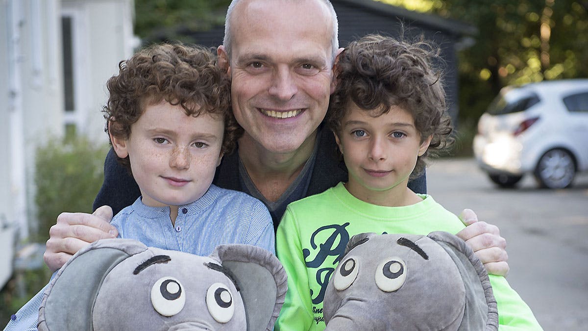 Niels Olsen med drengene Elias Amati-Aagesen og Marius Rybner .