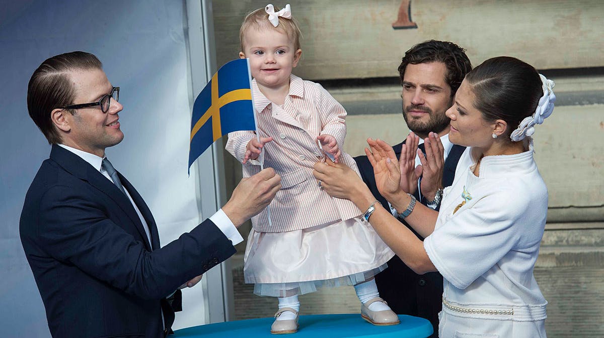 Prinsesse Estelle danser til fest for kong Carl Gustaf