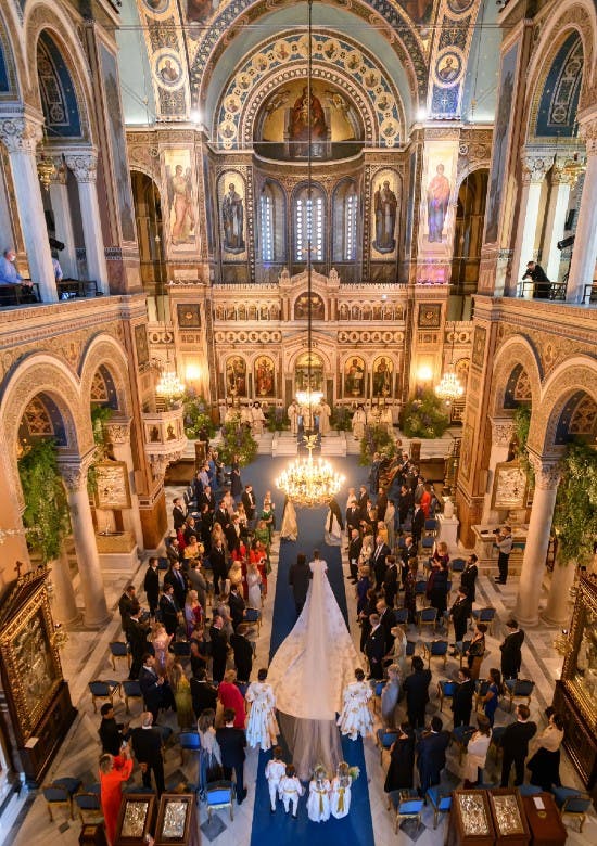 Bruden prinsesse NIna med sin far Thomas Flohr i Athens græskkatolske domkirke Mitropolis