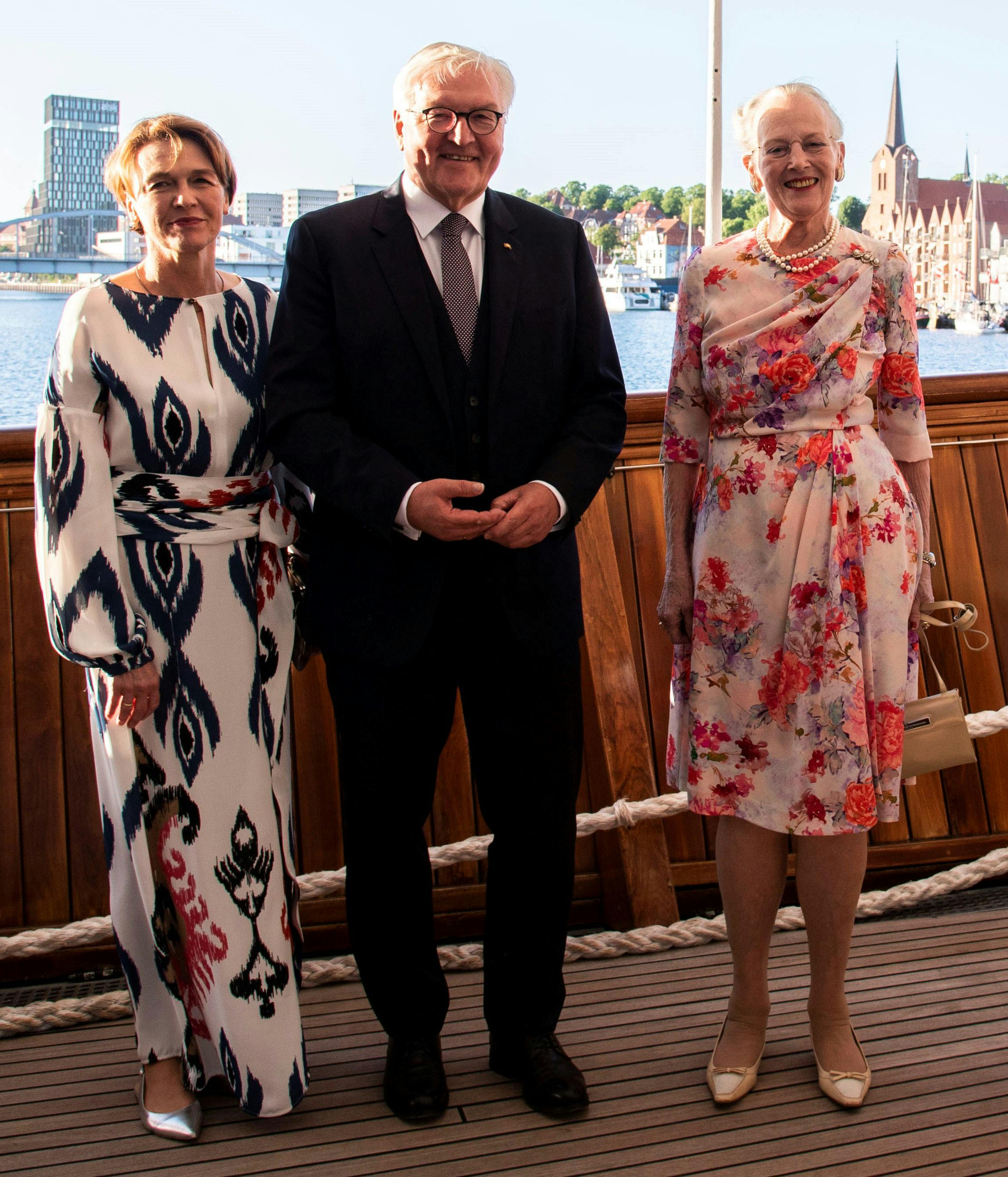 https://imgix.billedbladet.dk/reception1-kongehuset-steinmeierbudenbendermargrethe550.jpg