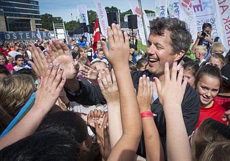 Stor jubel omkring kronprins Frederik