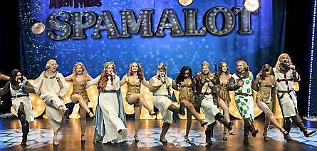 Holdet i Tivoli-musicalen "Spamalot".