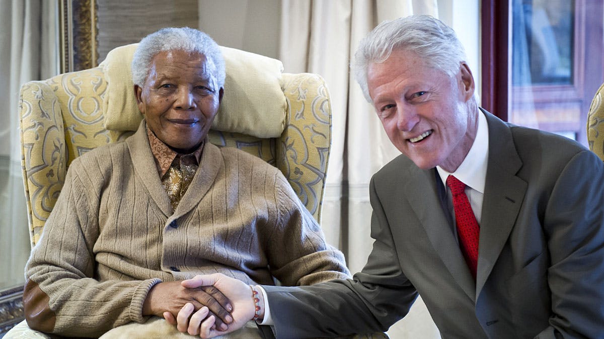 Nelson Mandela sammen med Bill Clinton