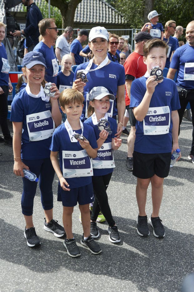 Kronprinsesse Mary, prinsesse Josephine, prinsesse Isabella, prins Christian og prins Vincent.