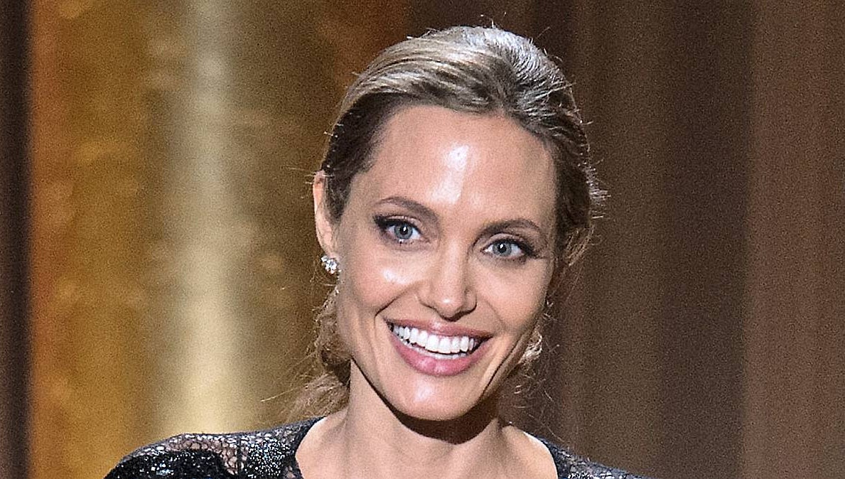Smukke Angelina Jolie var rørt og glad over at modtage den ærefulde pris.