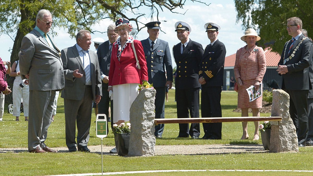 Dronning Margrethe og prins Henrik i Bogense og spiller golf