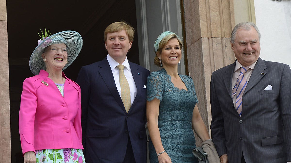 Grønthandler afbrudt At vise Dronning Margrethe og Maxima i topform på Fredensborg Slot | BILLED-BLADET