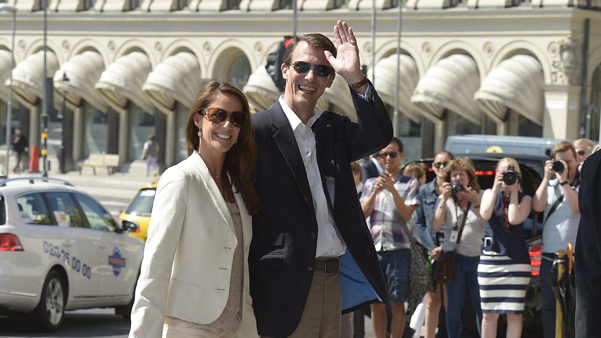 Prinsesse Marie og prins Joachim i Stockholm foran Grand Hôtel