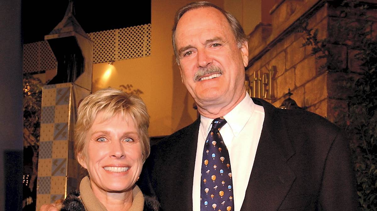 John Cleese og Alyce Faye Eichelberger