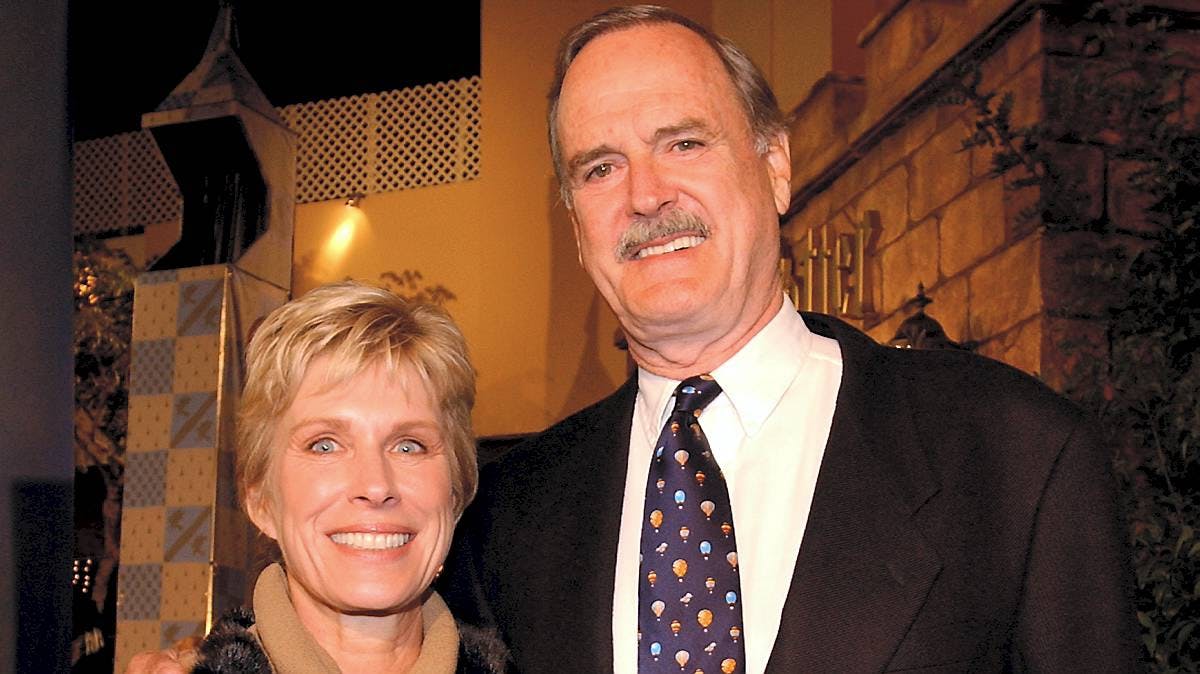 John Cleese og Alyce Faye Eichelberger