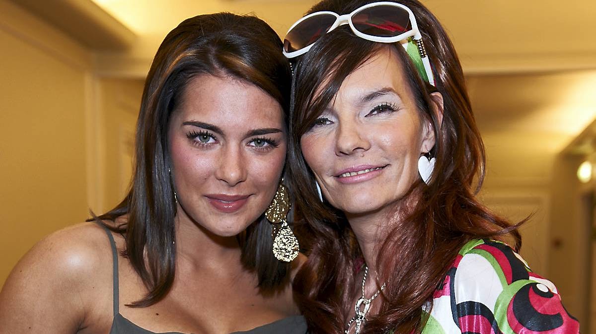 Michala Kjær med sin mor Janni Spies