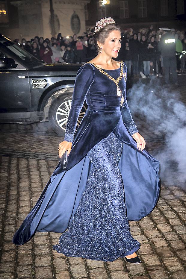 Hviske uklar Øjeblik 22 billeder: Se alle kronprinsesse Marys fantastiske nytårskjoler |  BILLED-BLADET