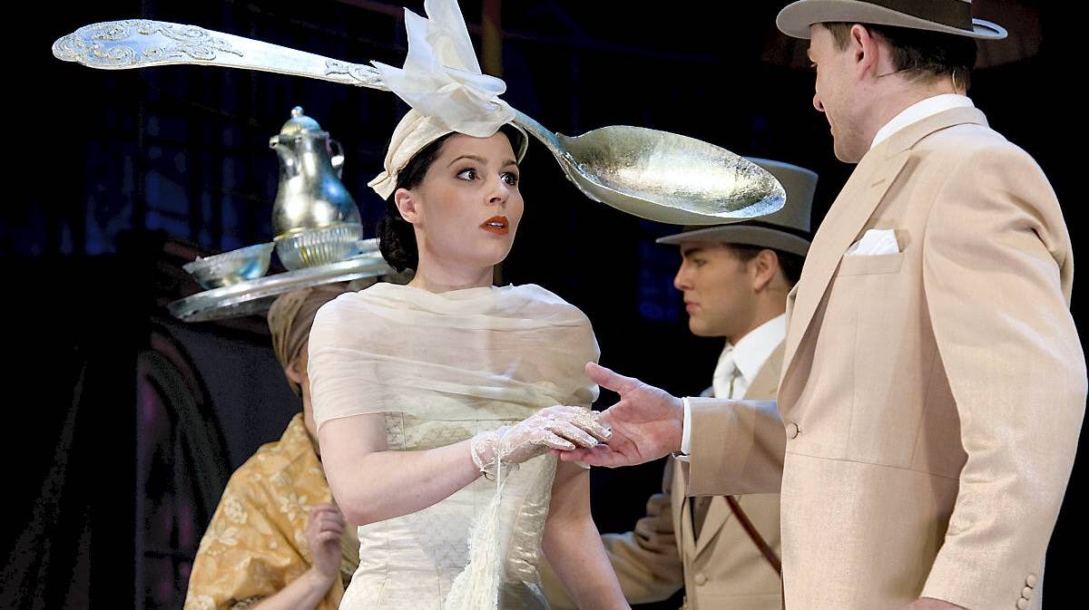 Cecilie Stenspil på scenen som Eliza i stykket "My Fair Lady" på Det Kongelige Teater i København
