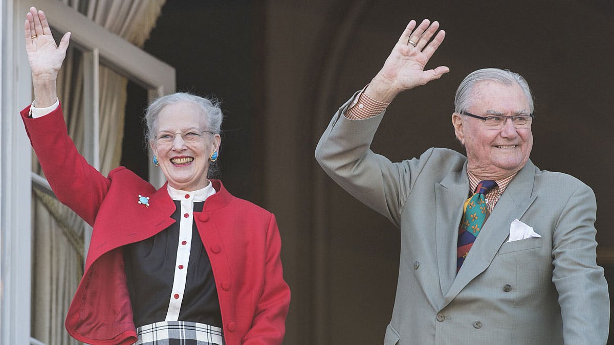 Dronning Margrethe prins Henrik fejrer bryllupsdag 46 år