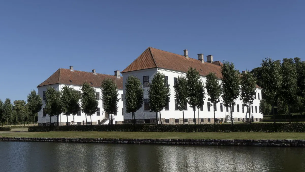 SE DE SMUKKE FOTOS: Kender du Danmarks smukkeste herregård? | BILLED-BLADET