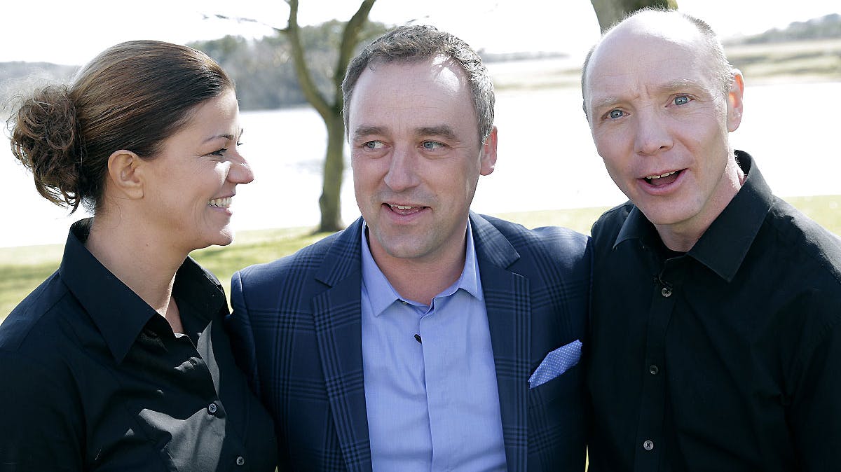 Vært Peter Ingemann i "Den store bagedyst" med de to dommere, Mette Blomsterberg og Jan Friis-Mikkelsen.