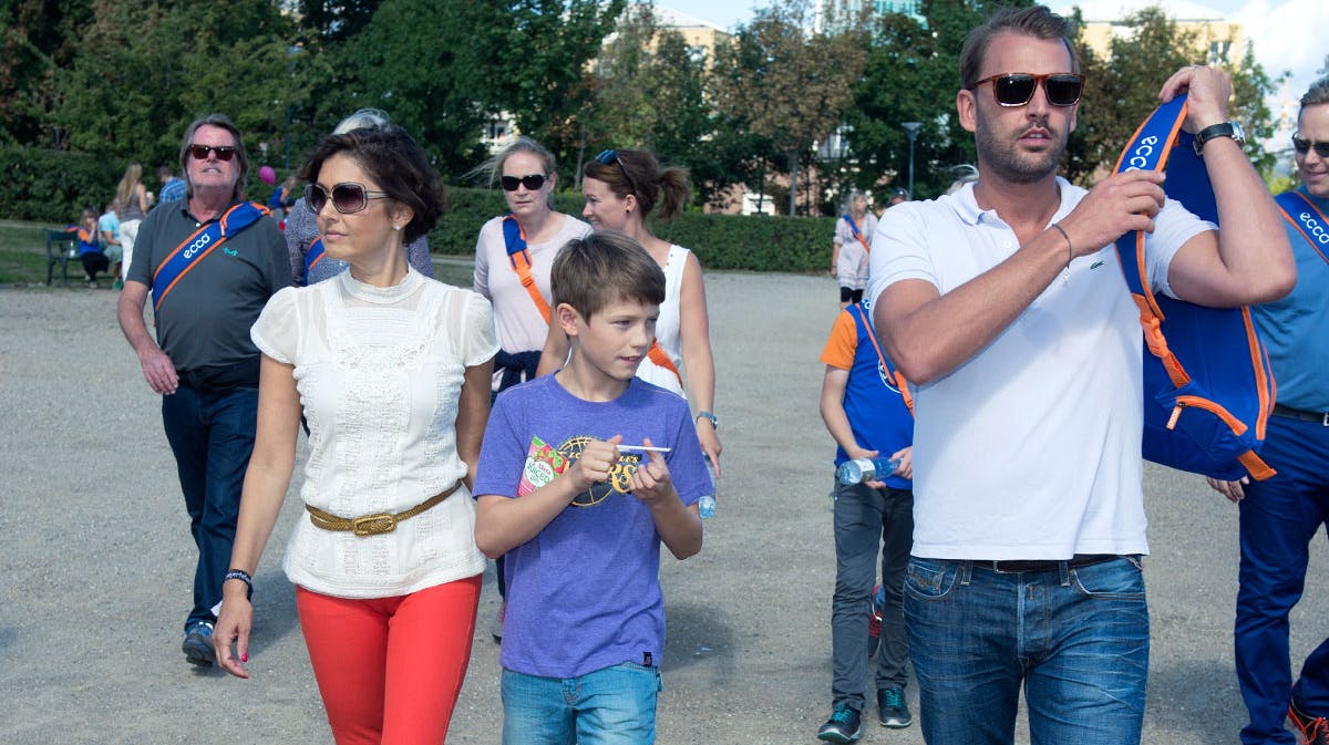 Grevinde Alexandra med Martin og prins Felix på tur i velgørenhedens tegn.