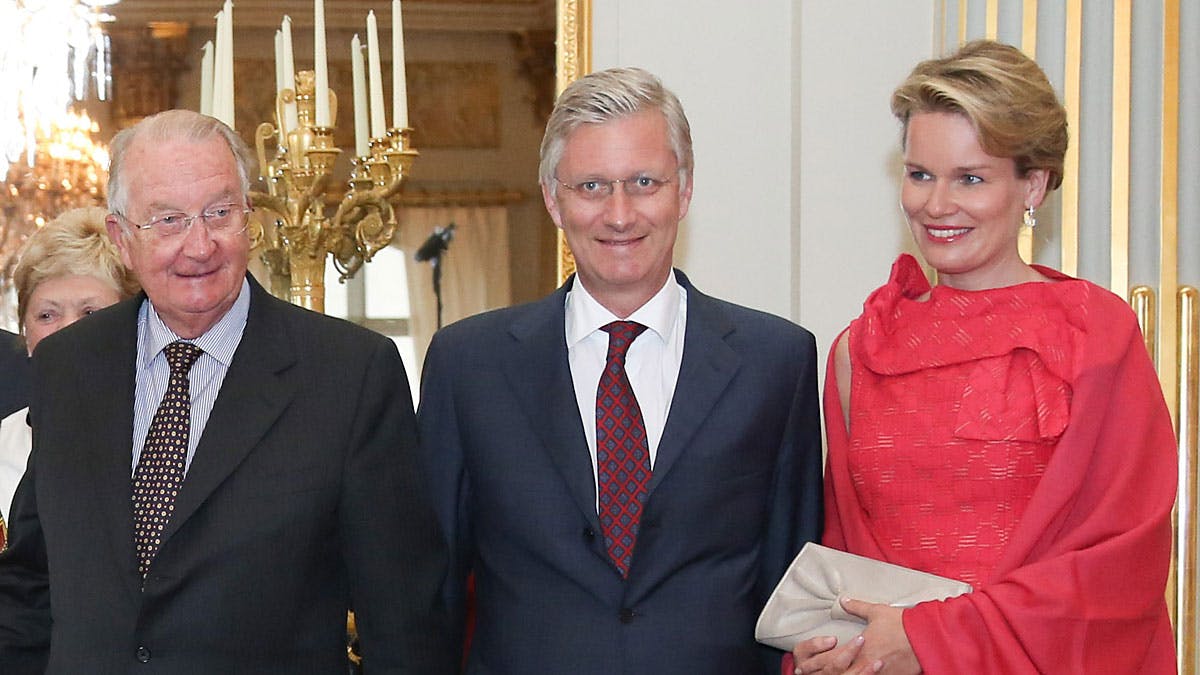Kong Albert II af Belgien abdicerer og gør plads til sin søn kronprins Philippe og kronprinsesse Mathilde