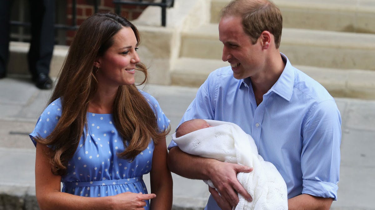 Prins George, hertuginde Catherine af Cambridge og prins William.