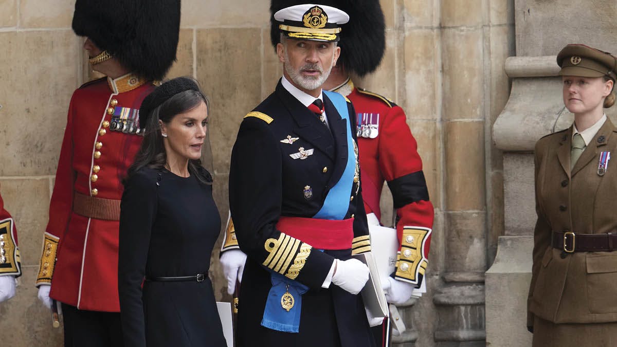 Dronning Letizia og kong Felipe af Spanien forlader Westminster Abbey.