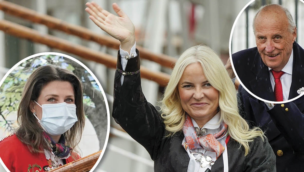Den norske kongefamilie går ombord på kongeskibet på nationaldagen 17. maj 2021.