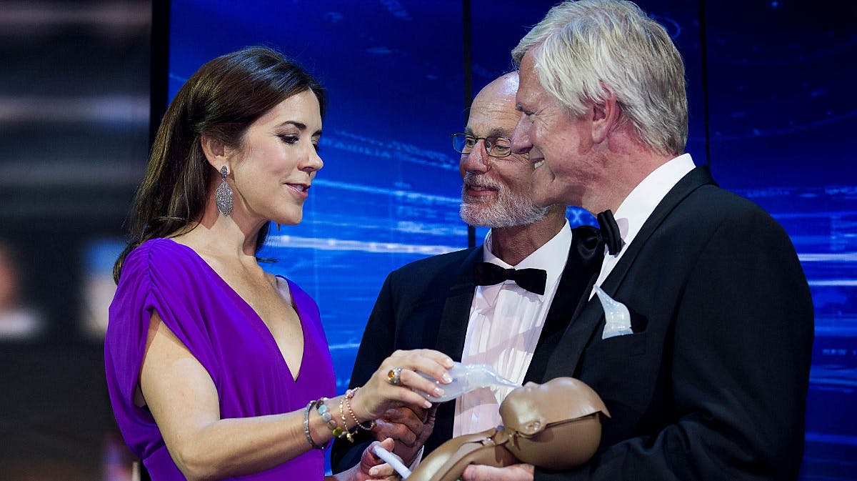 Kronprinsesse Mary på scenen med nogle af aftenens vindere.