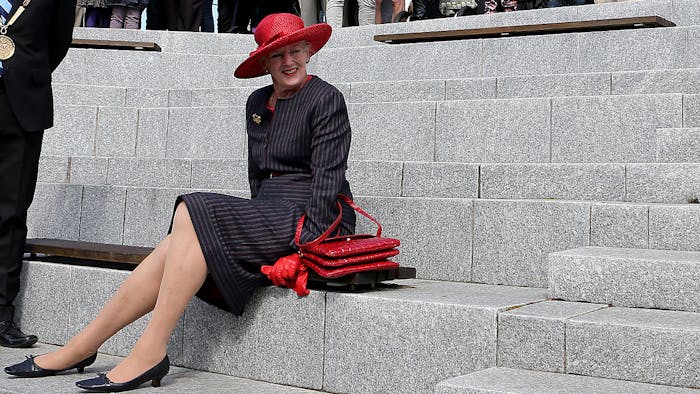 petroleum fuzzy dug Dronning Margrethe tog et hvil på trappen | BILLED-BLADET
