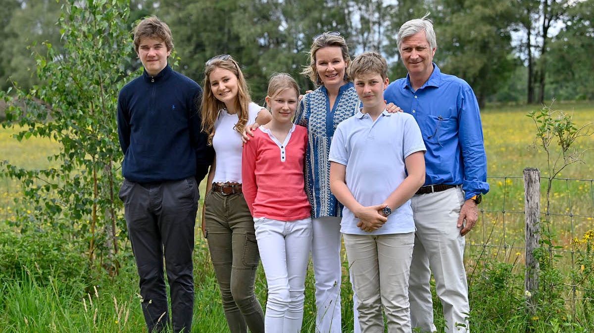 Kong Philippe og dronning Mathilde med deres børn kronprinsesse Elisabeth, prins Gabriel, prins Emmanuel og prinsesse Eleonore. 