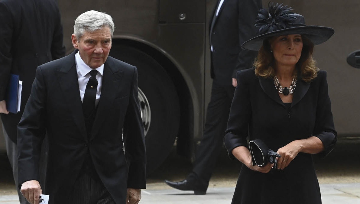 Hertuginde Catherine, prinsesse af Wales&#39; forældre Carole og Michael Middleton ankommer til Westminster Abbey.