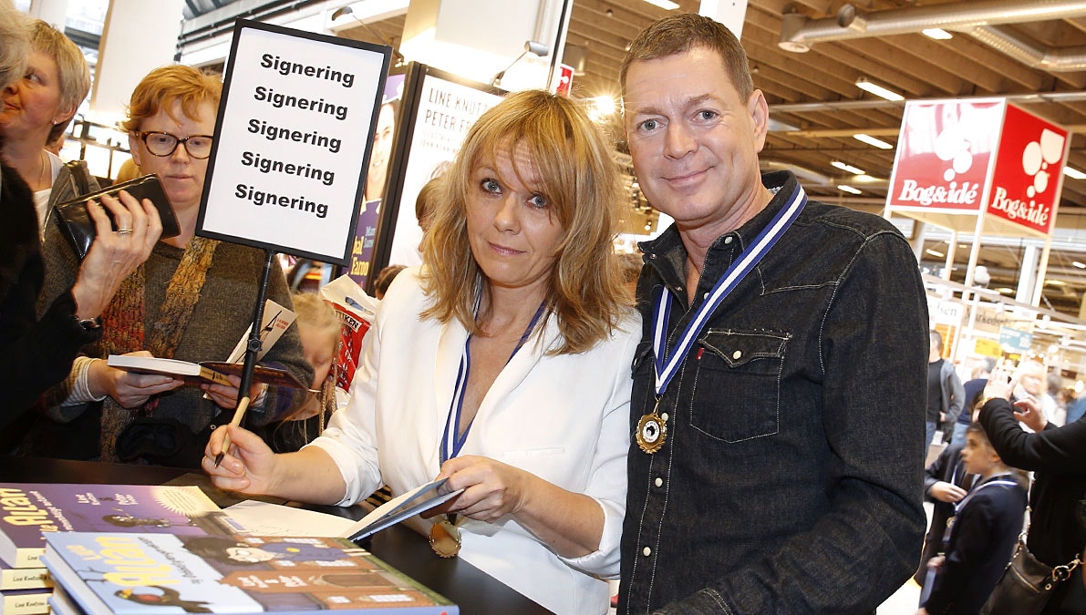 Peter Frödin og Line Knutzon på bogmesse med Allan bog