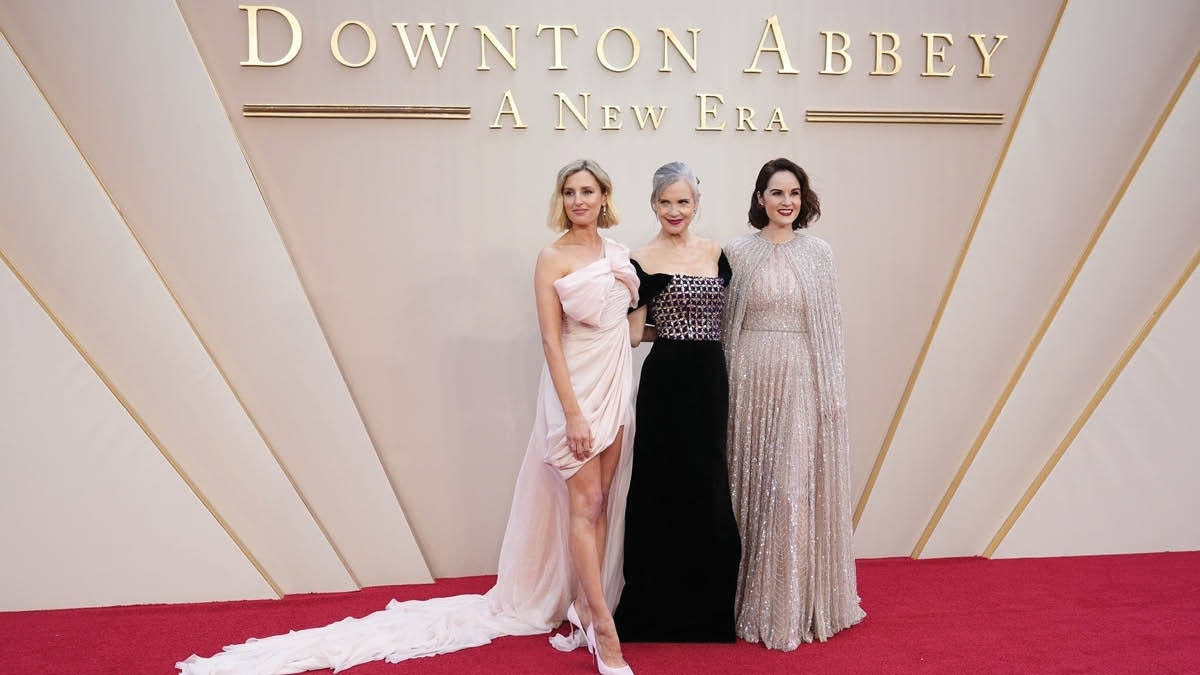 Anvendelse redaktionelle publikum Se de fantastiske kjoler: London-premieren på Downton Abbey: En nye æra |  BILLED-BLADET