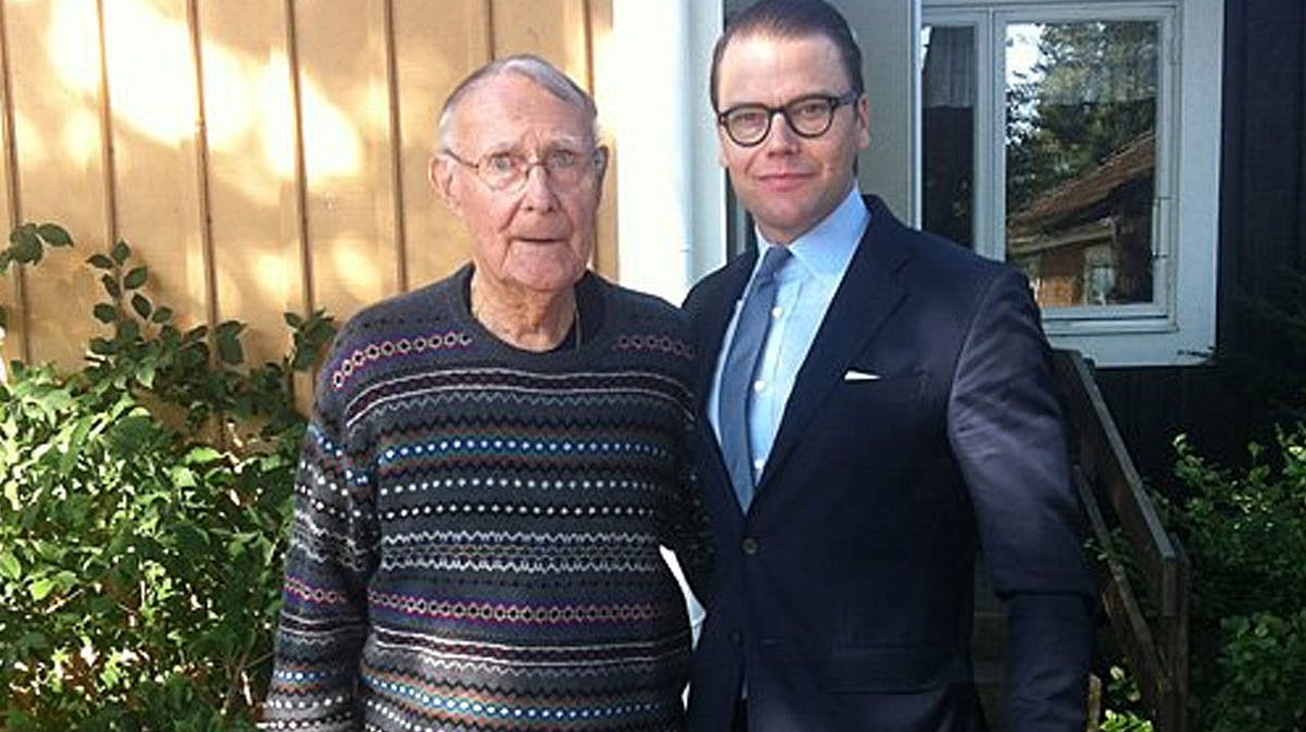 IKEAs grundlægger Ingvar Kamprad sammen med prins Daniel.