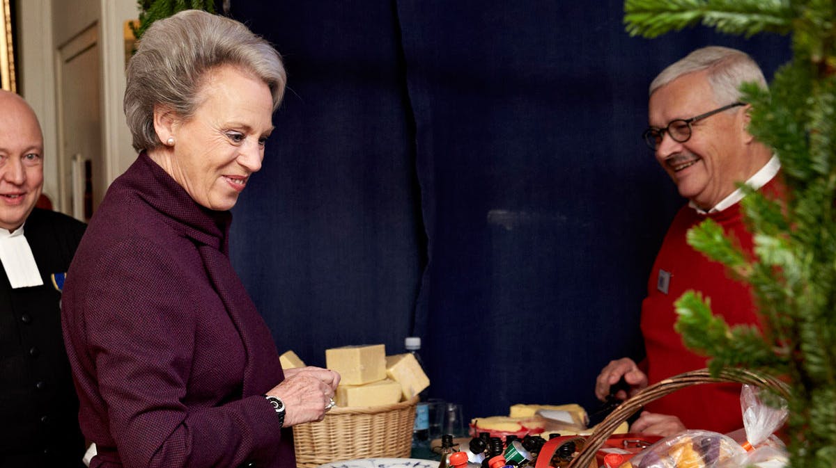 Benedikte tog på sit årlige juleindkøb i julebasaren i Gustafskirken i København.