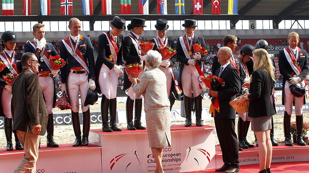 Prinsesse Benedikte med blomster-overrækkelsen ved EM stævnet i Herning.
